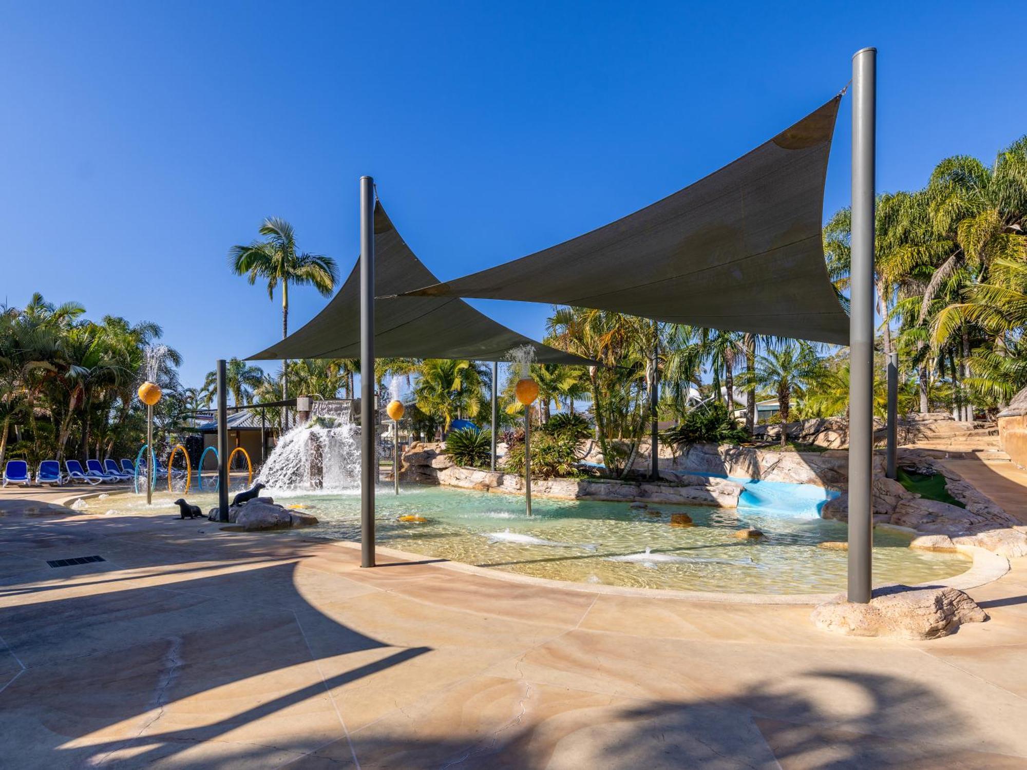 Nrma Blue Dolphin Yamba Holiday Resort Extérieur photo
